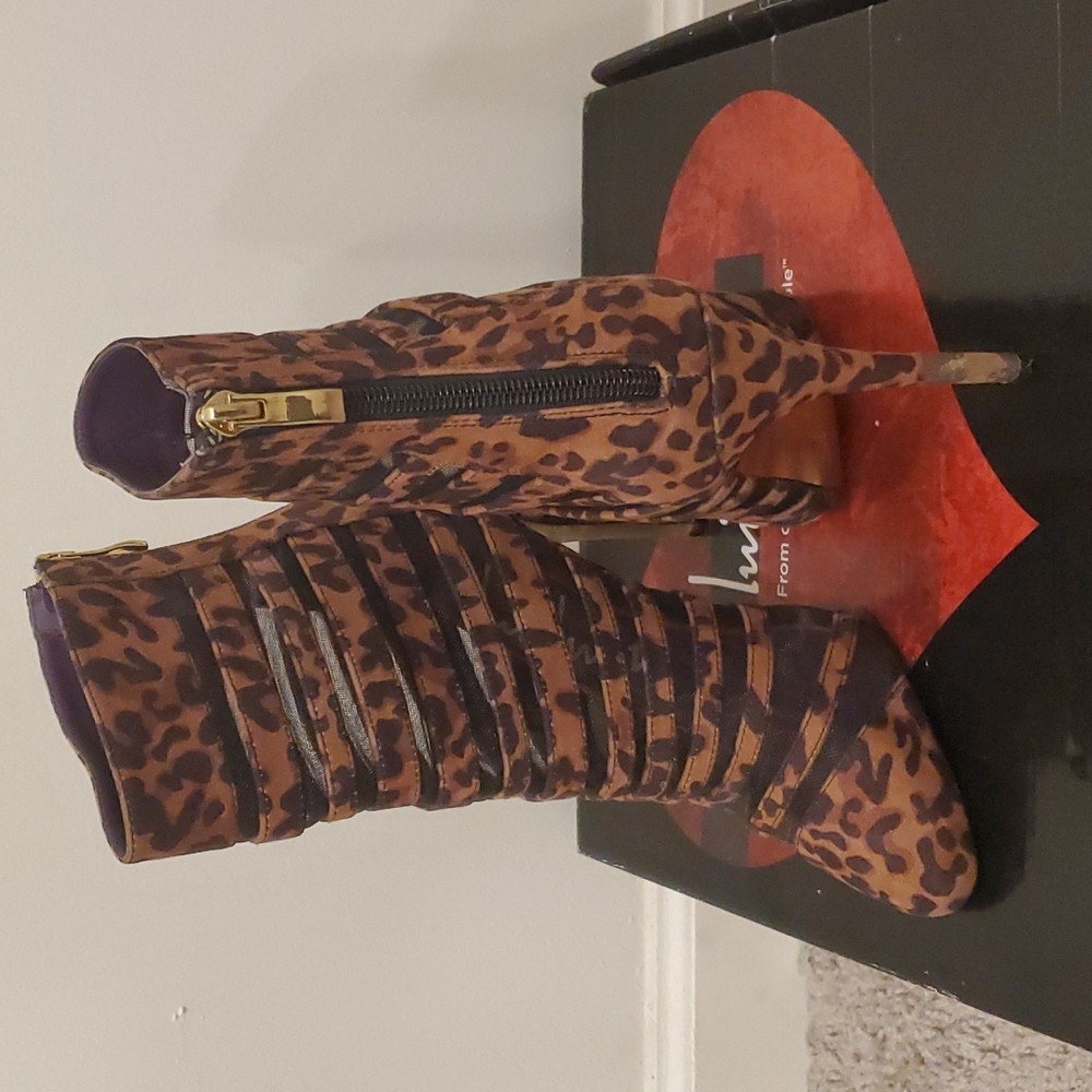 Boots - Picture 3 of 3